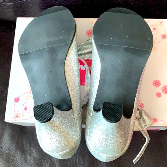 BNIB Silver Princess High Heels Shoes - Picture 6 of 6